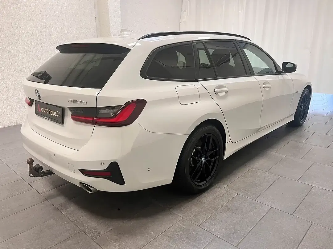 BMW 330 - Thumbnail 5