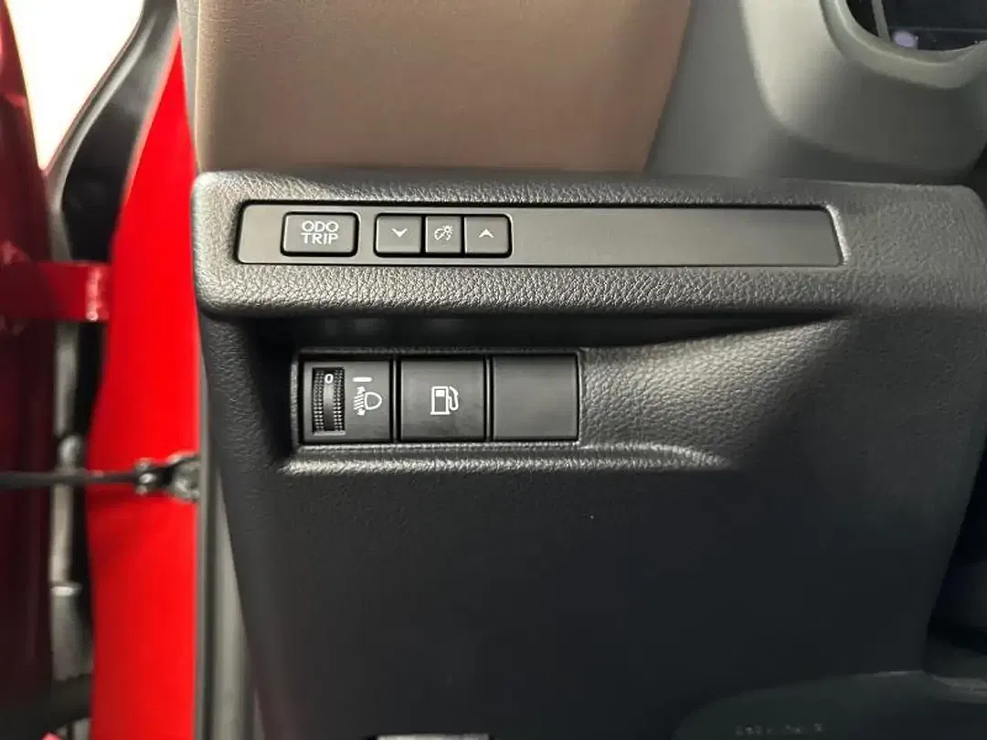 Lexus LBX - Thumbnail 25