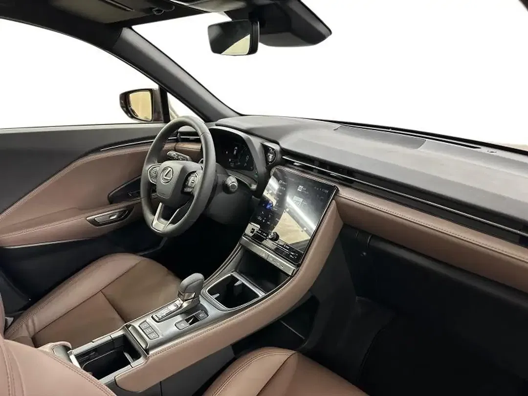 Lexus LBX - Thumbnail 6