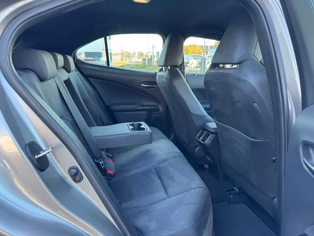 Lexus UX 200 - Thumbnail 14
