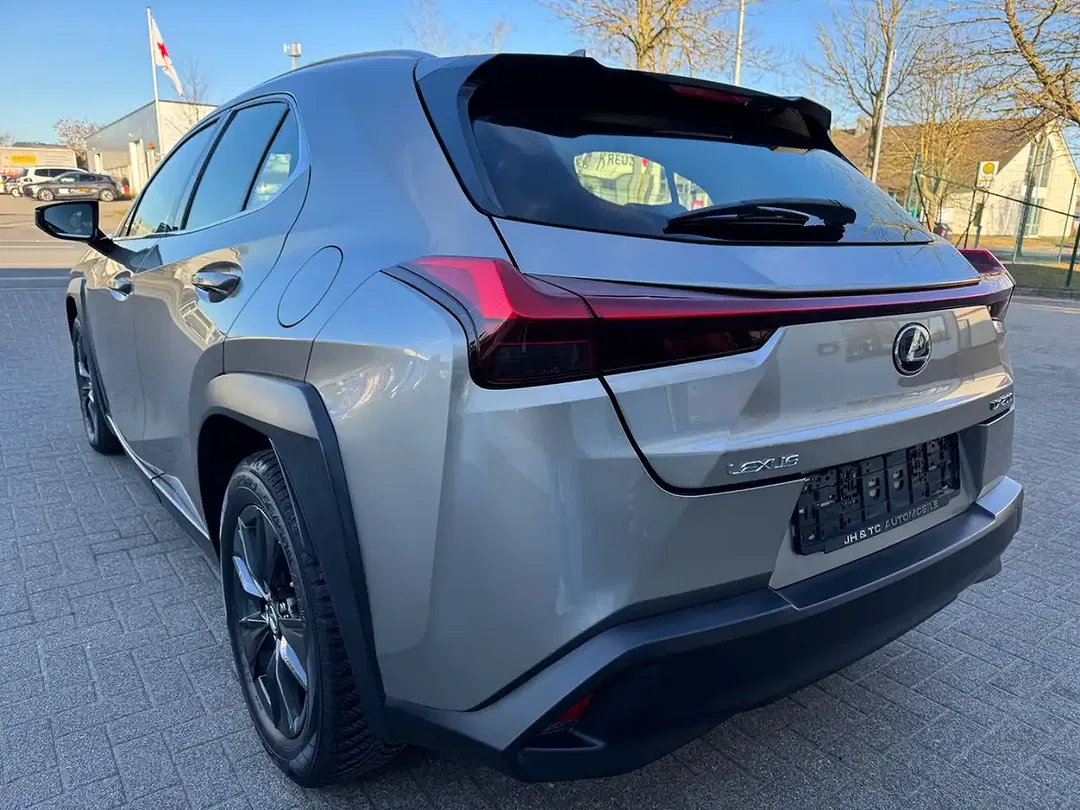Lexus UX 200 - Thumbnail 5