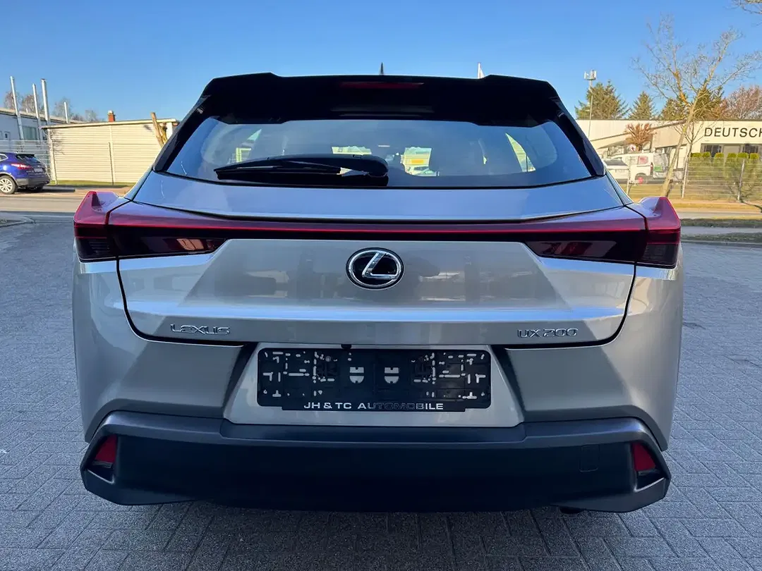Lexus UX 200 - Thumbnail 7