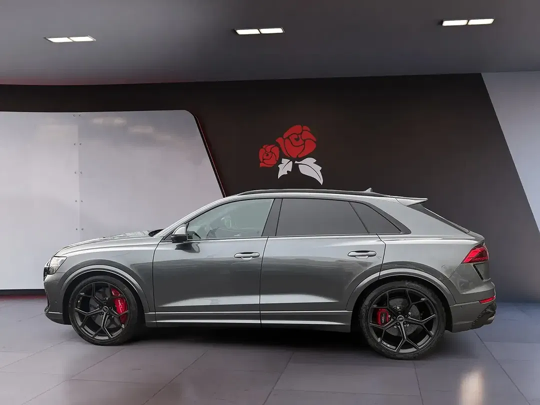 Audi RS Q8 - Thumbnail 2