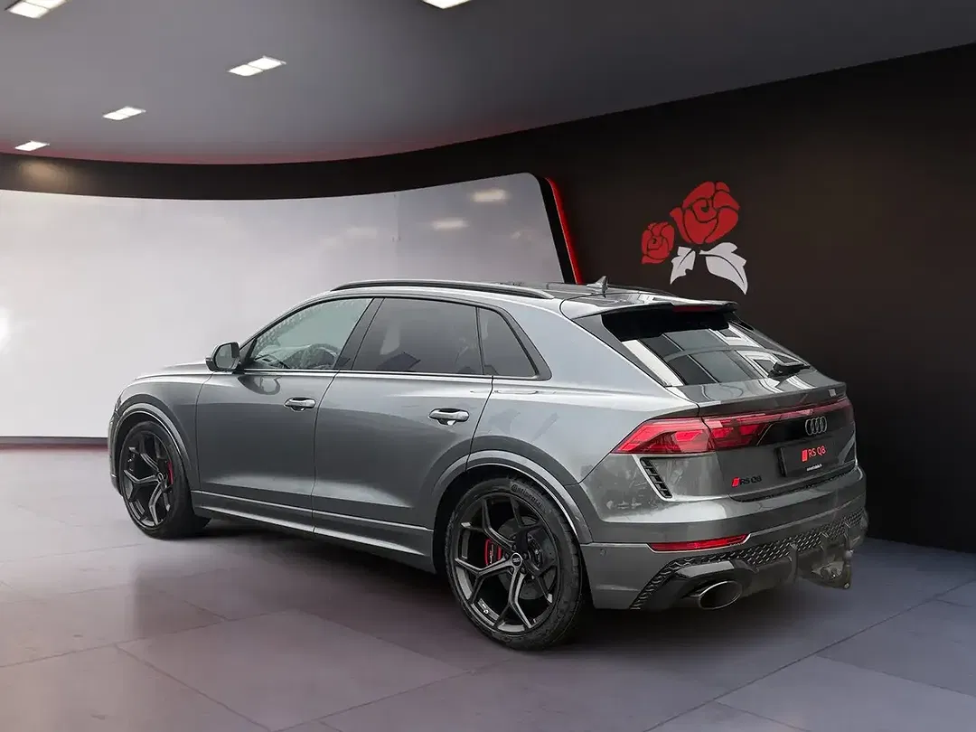 Audi RS Q8 - Thumbnail 3