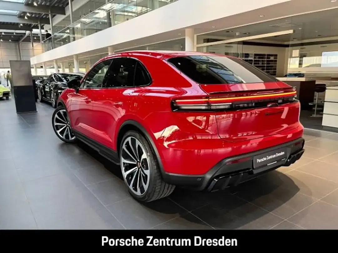 Porsche Macan - Thumbnail 3