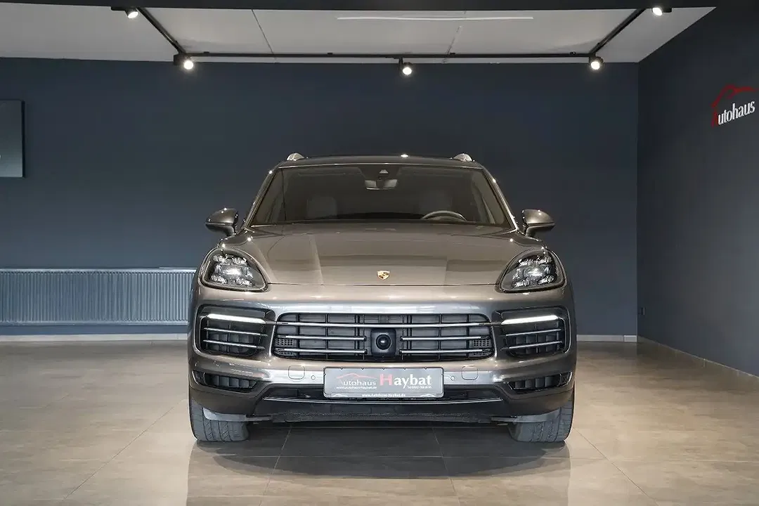 Porsche Cayenne - Thumbnail 2