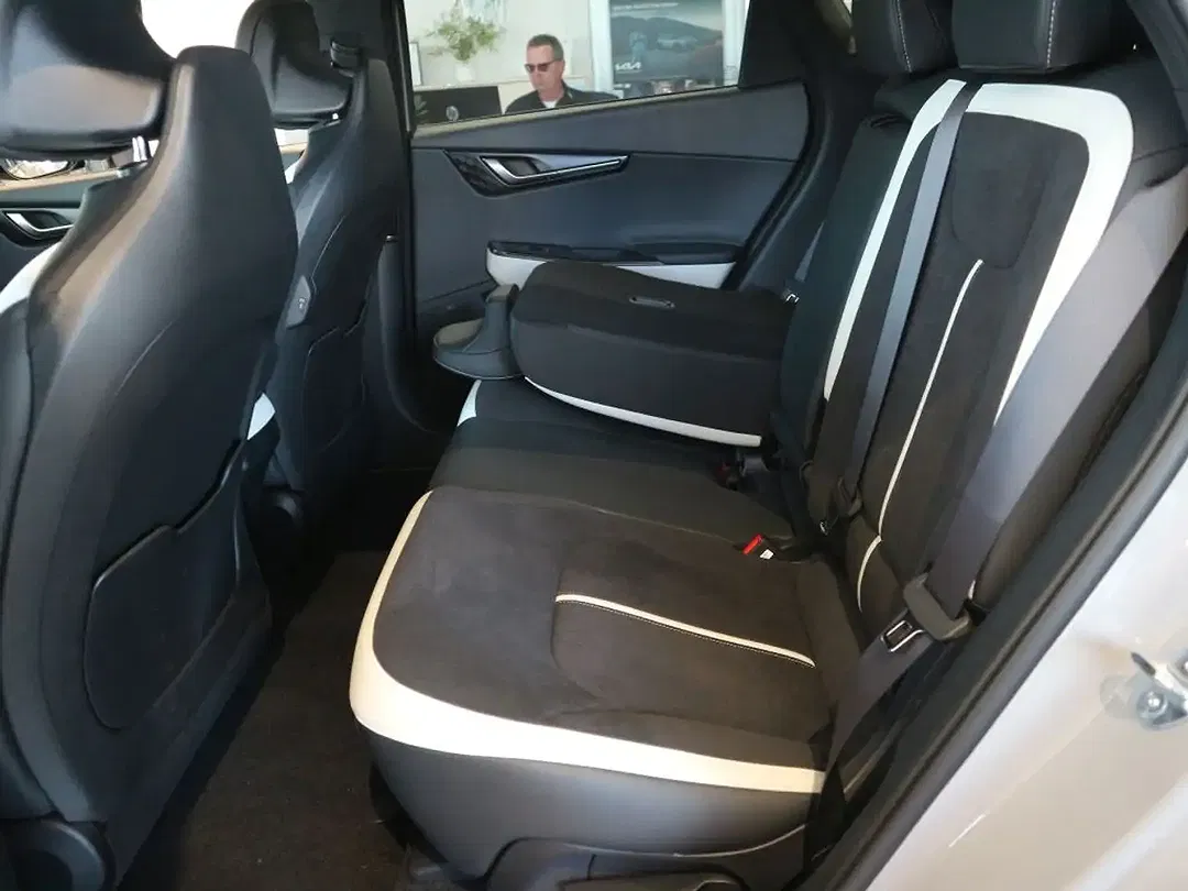 Kia EV6 - Thumbnail 10