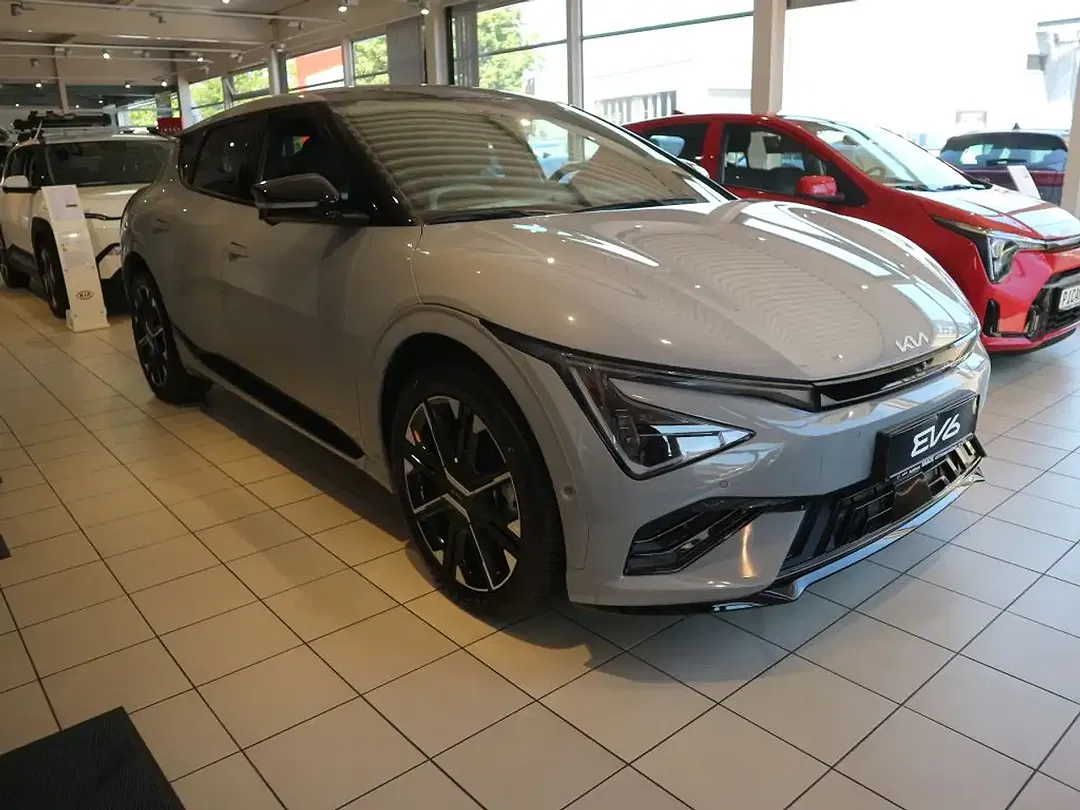Kia EV6 - Thumbnail 2