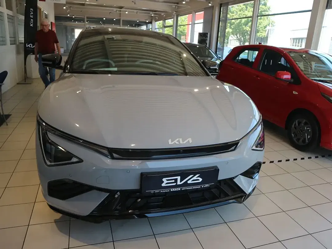 Kia EV6 - Thumbnail 3