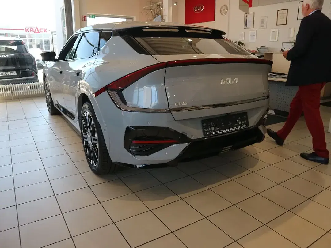 Kia EV6 - Thumbnail 5