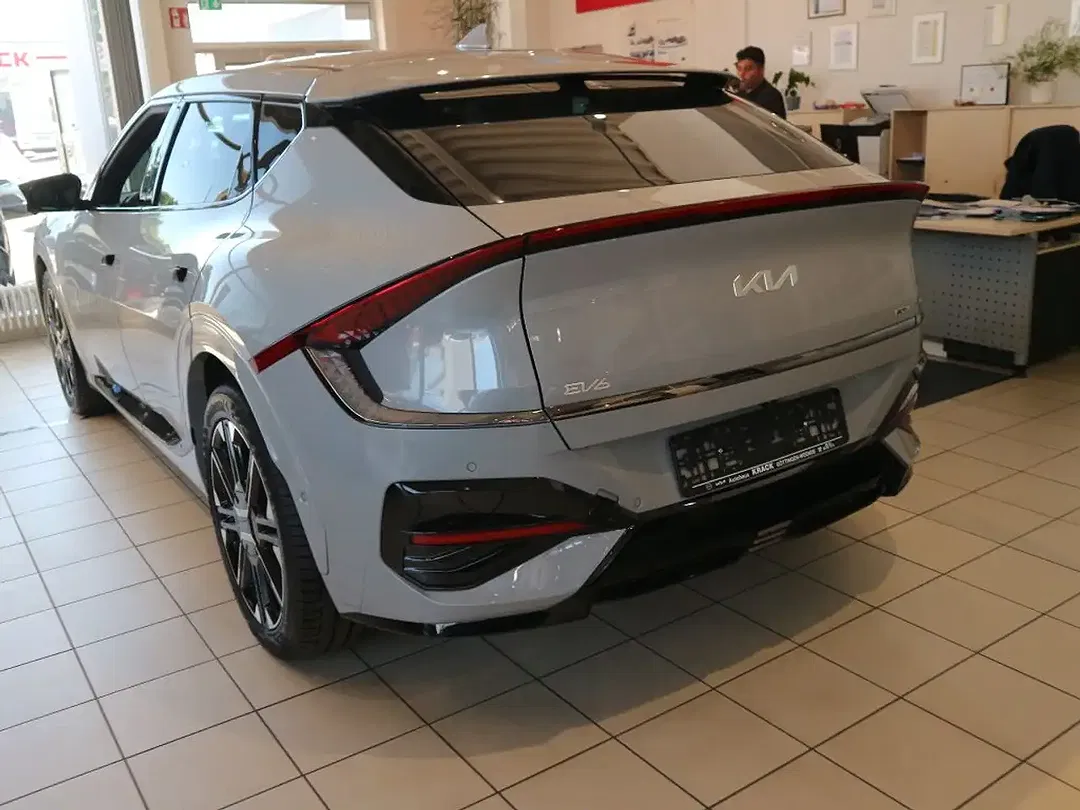 Kia EV6 - Thumbnail 6