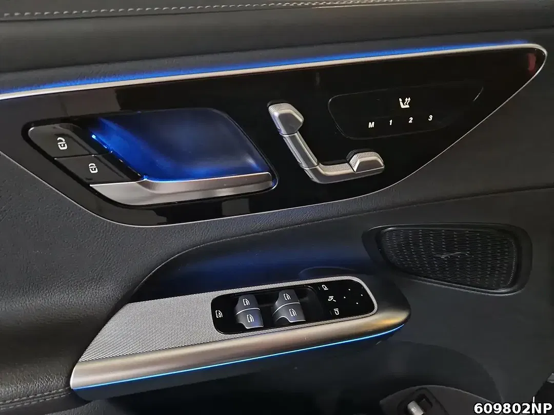 Mercedes-Benz GLC 300 - Thumbnail 13