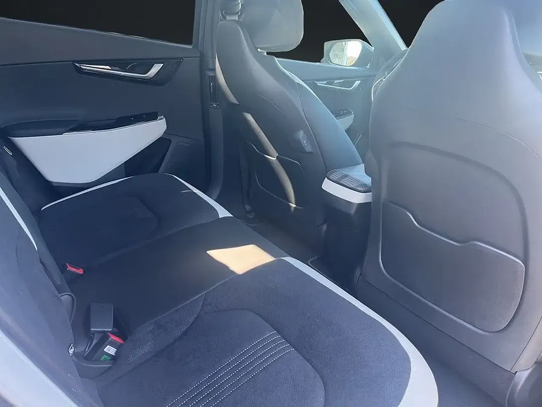 Kia EV6 - Thumbnail 13