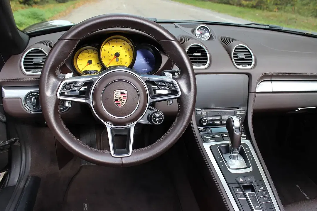 Porsche Boxster - Thumbnail 11