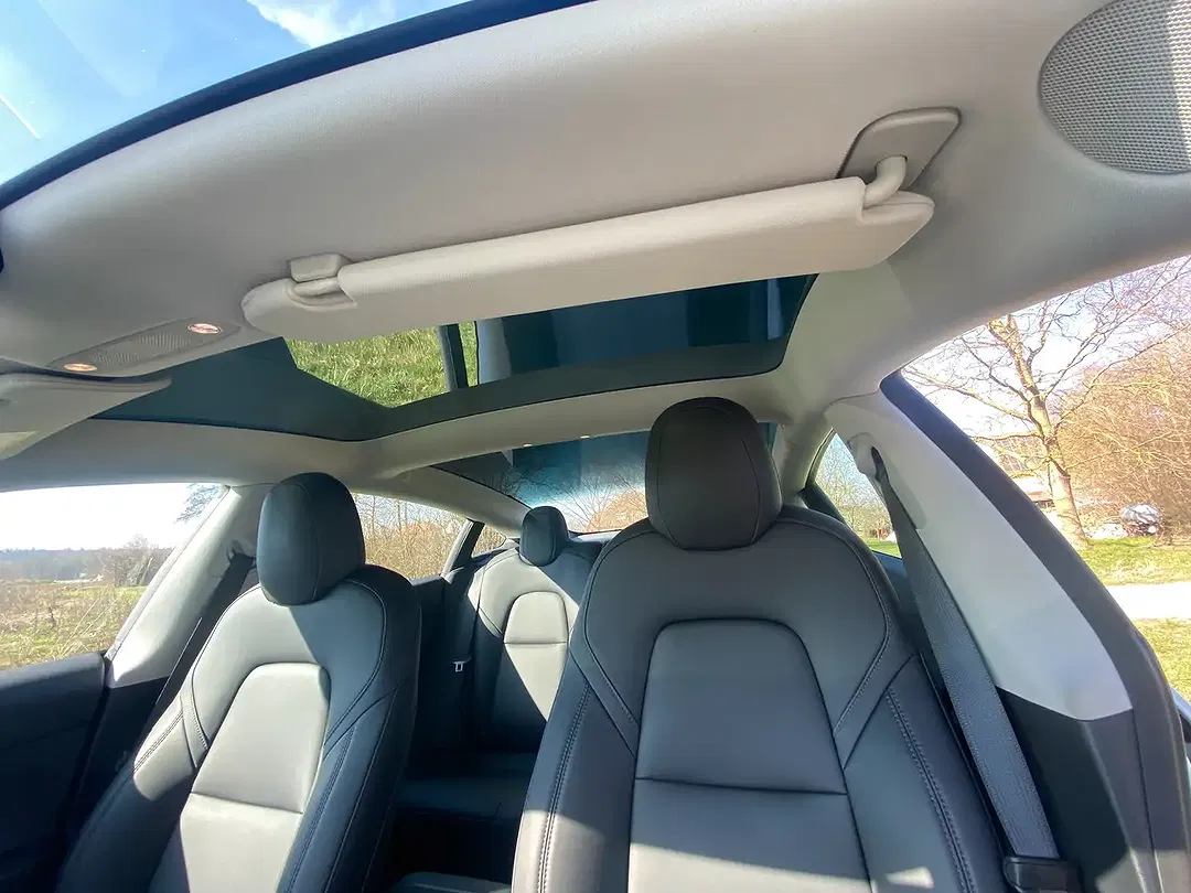 Tesla Model 3 - Thumbnail 12