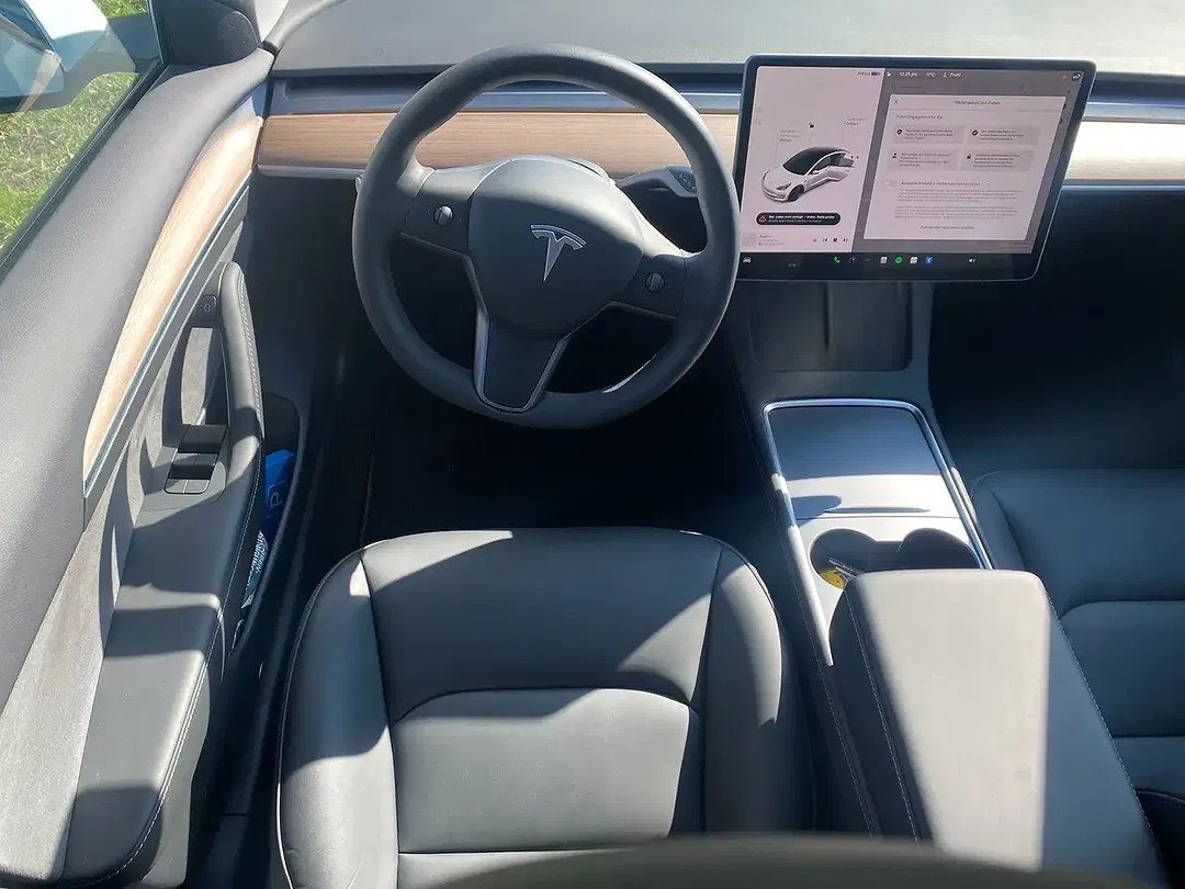 Tesla Model 3 - Thumbnail 15