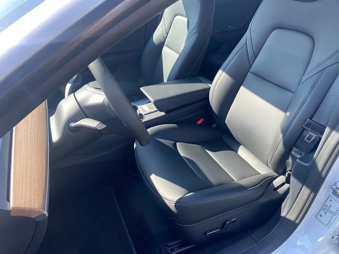 Tesla Model 3 - Thumbnail 17