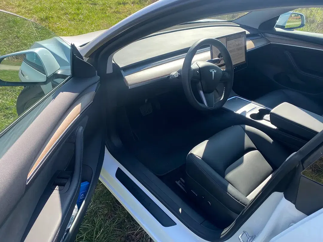 Tesla Model 3 - Thumbnail 18