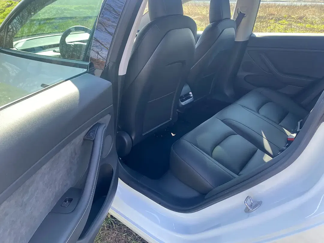 Tesla Model 3 - Thumbnail 19