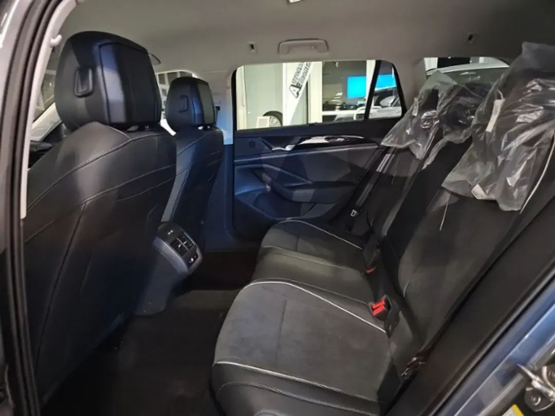 Volkswagen Passat Variant - Thumbnail 14