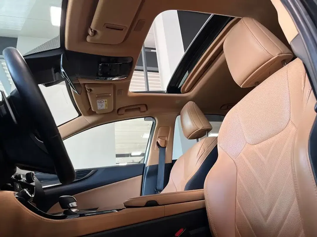 Lexus NX 450h+ - Thumbnail 10
