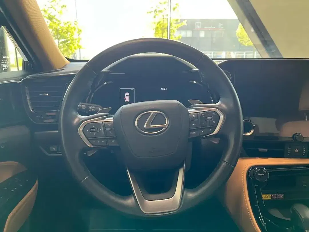 Lexus NX 450h+ - Thumbnail 15