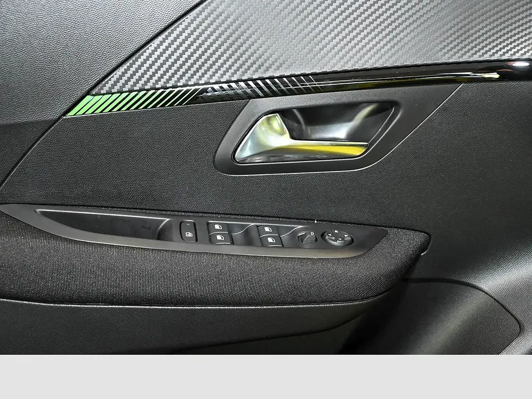 Peugeot 208 - Thumbnail 14