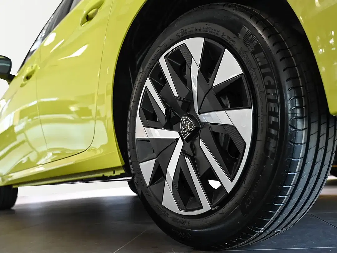 Peugeot 208 - Thumbnail 5