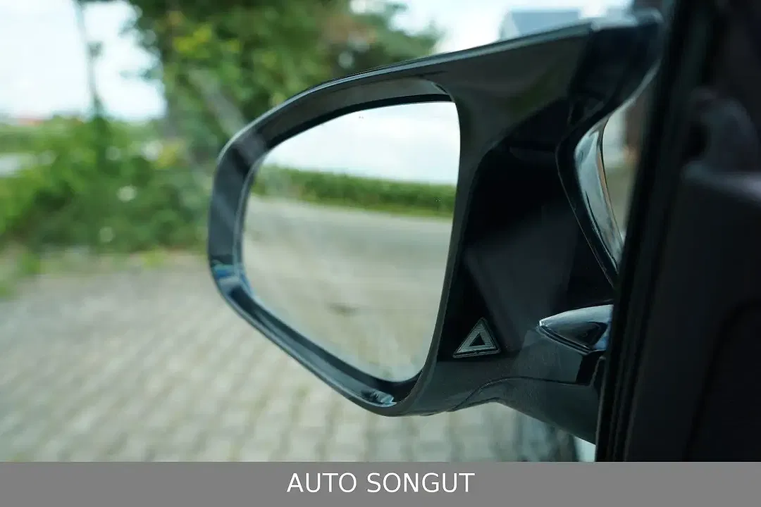BMW M4 - Thumbnail 13