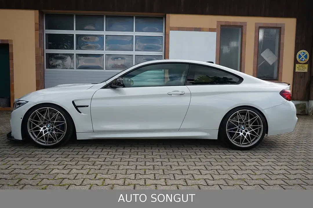 BMW M4 - Thumbnail 3