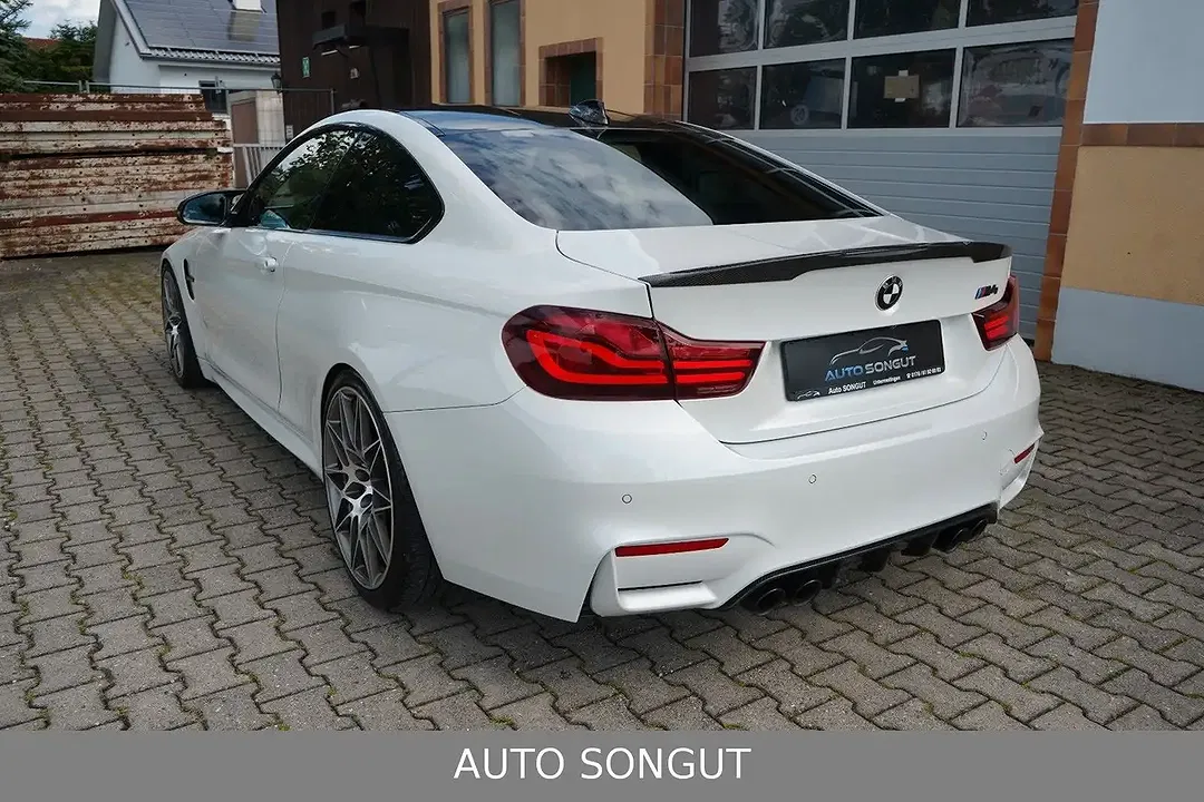 BMW M4 - Thumbnail 6