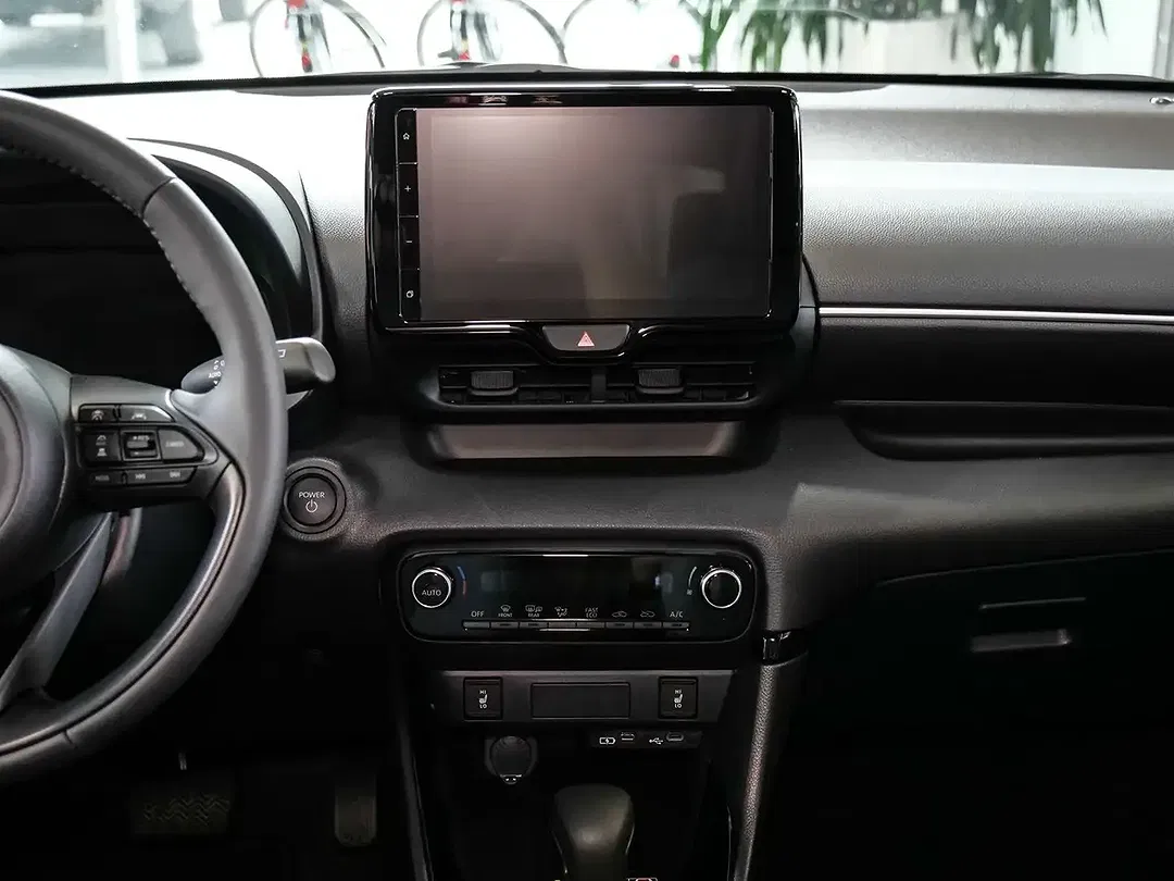 Toyota Yaris - Thumbnail 10