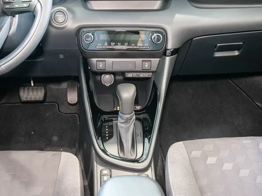 Toyota Yaris - Thumbnail 11