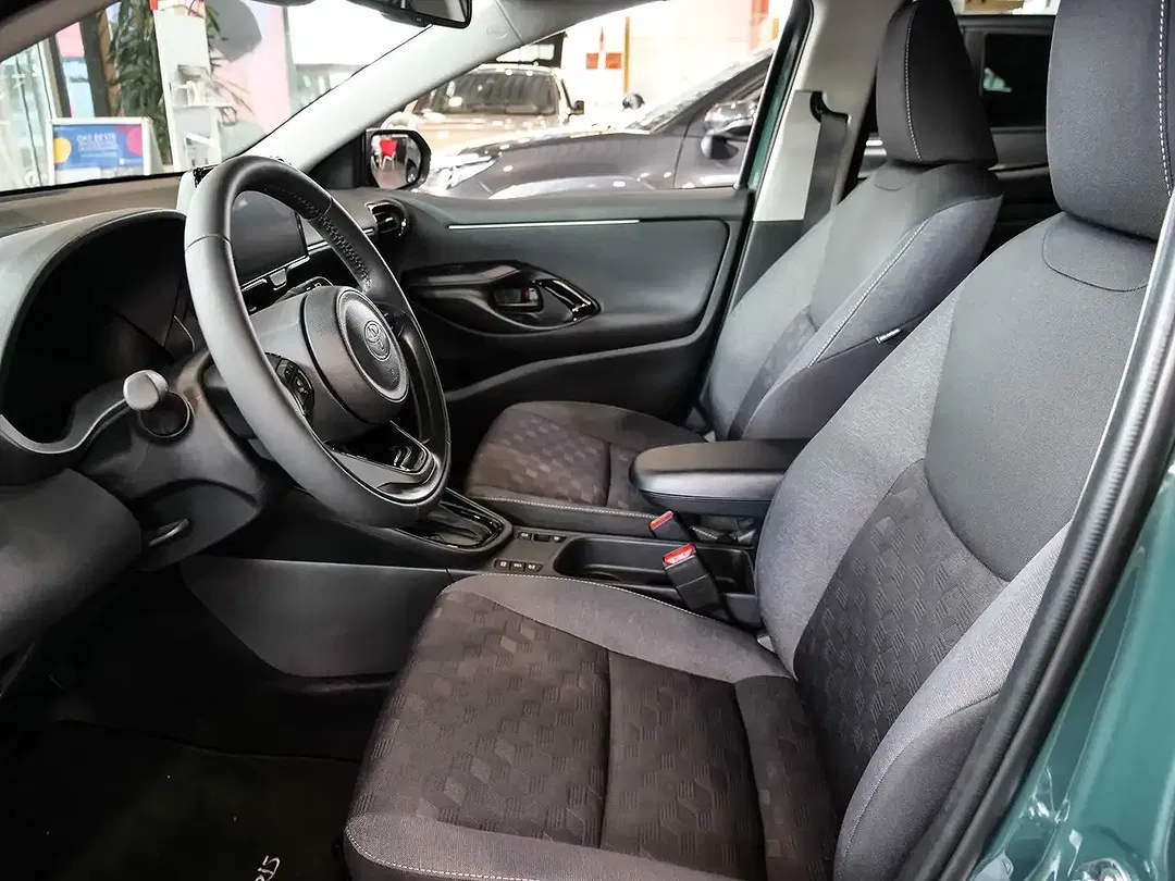 Toyota Yaris - Thumbnail 6
