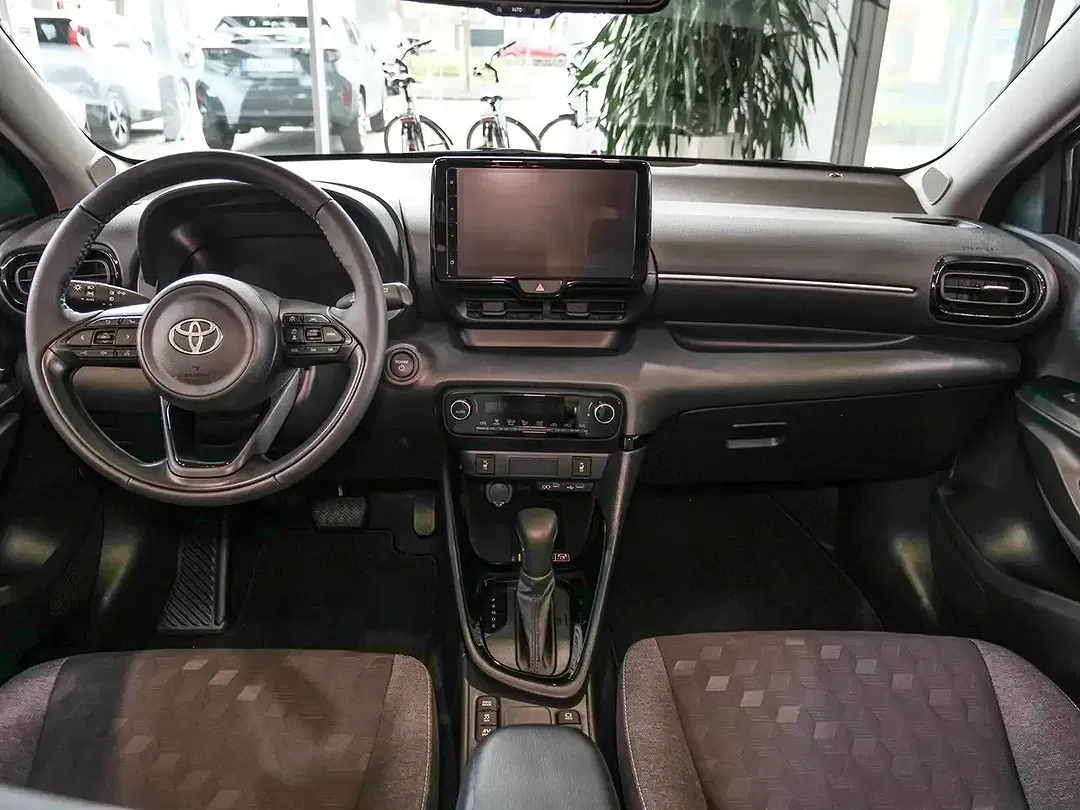 Toyota Yaris - Thumbnail 9