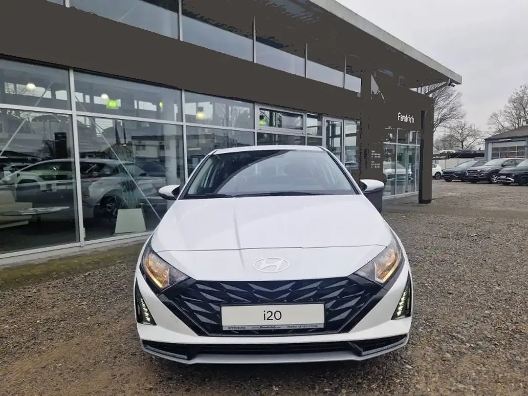 Hyundai i20 - Thumbnail 2
