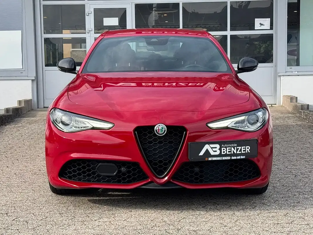 Alfa Romeo Giulia - Thumbnail 2