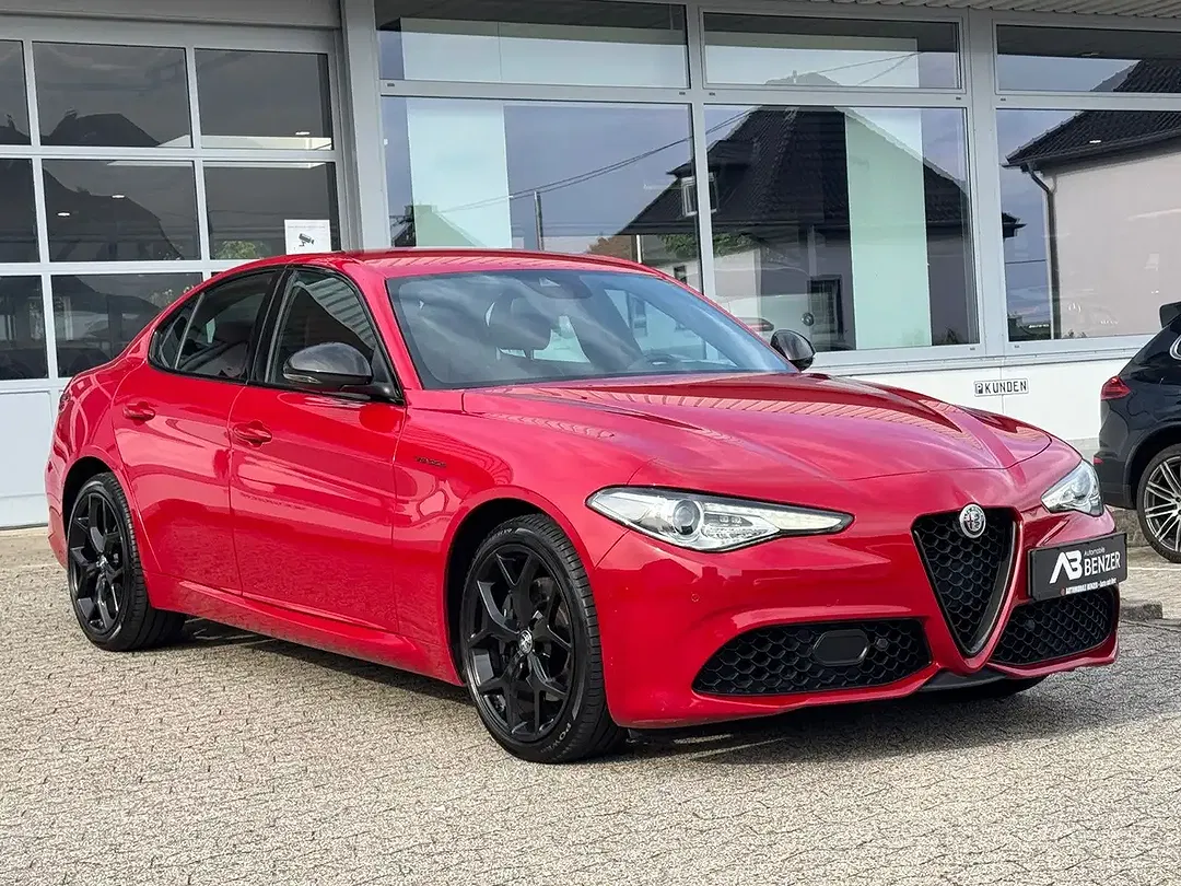 Alfa Romeo Giulia - Thumbnail 3