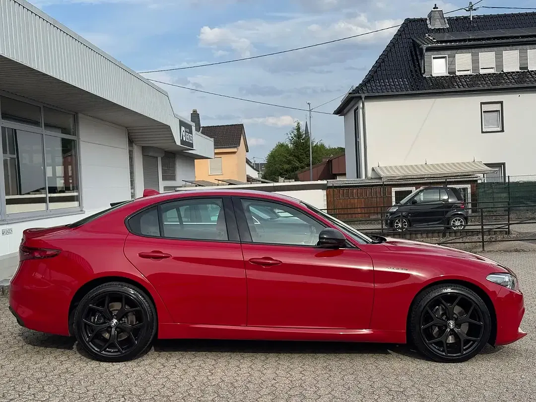 Alfa Romeo Giulia - Thumbnail 4