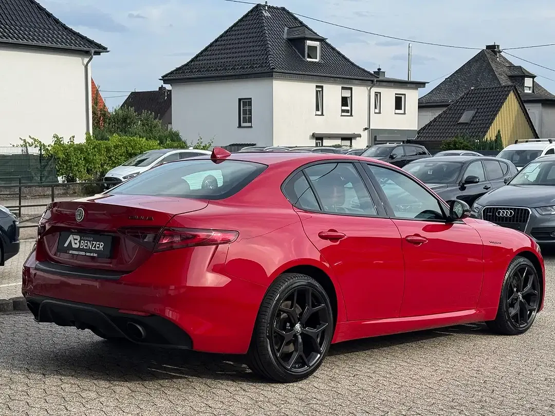 Alfa Romeo Giulia - Thumbnail 5
