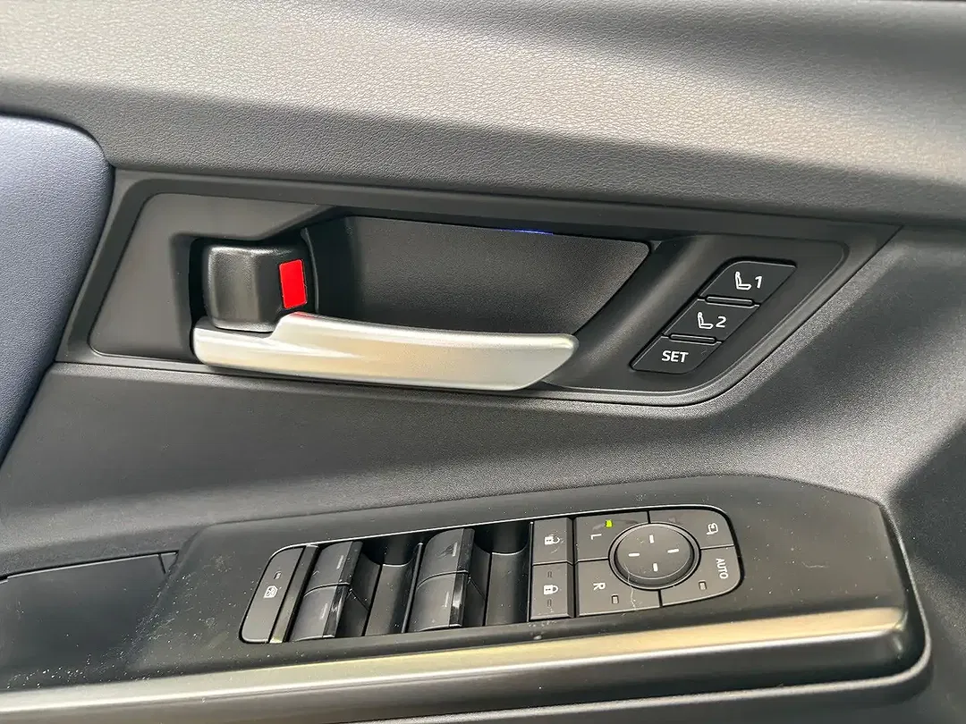 Subaru Solterra - Thumbnail 11