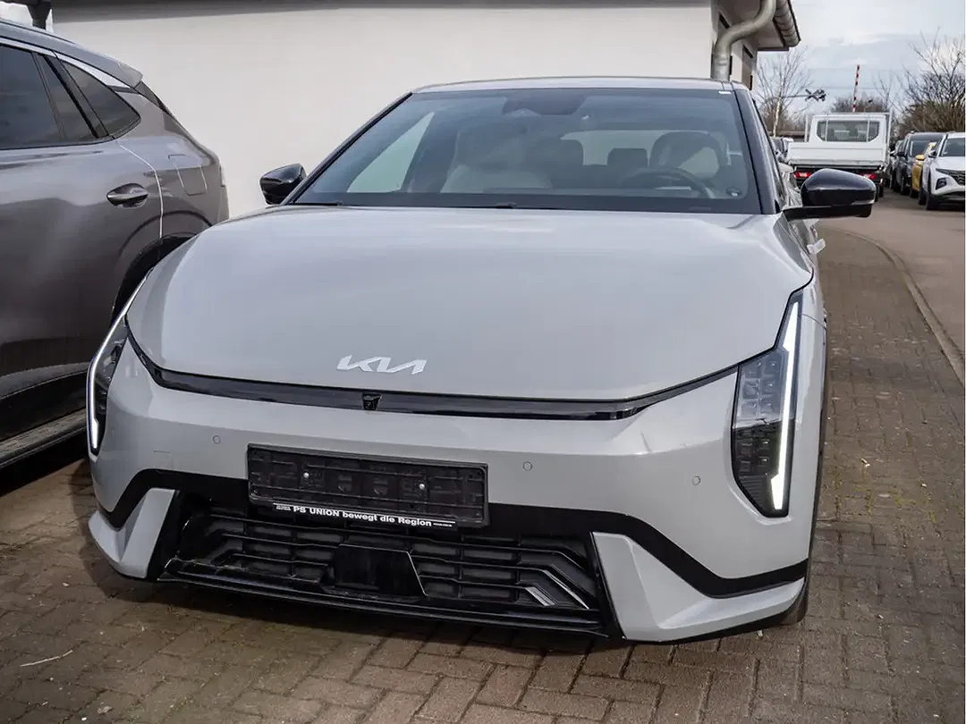 Kia EV4 - Thumbnail 2