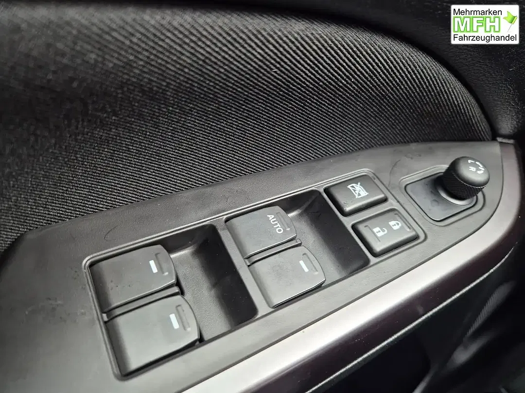 Suzuki Vitara - Thumbnail 13