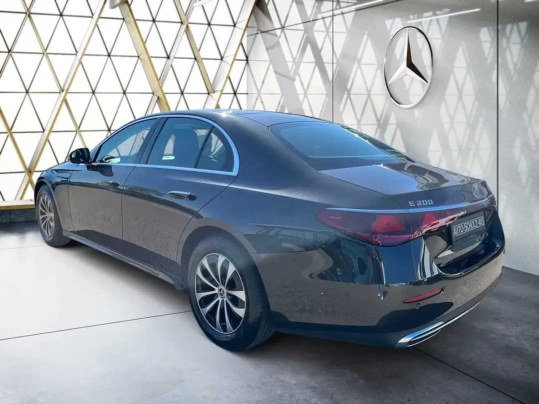Mercedes-Benz E 200 - Thumbnail 11