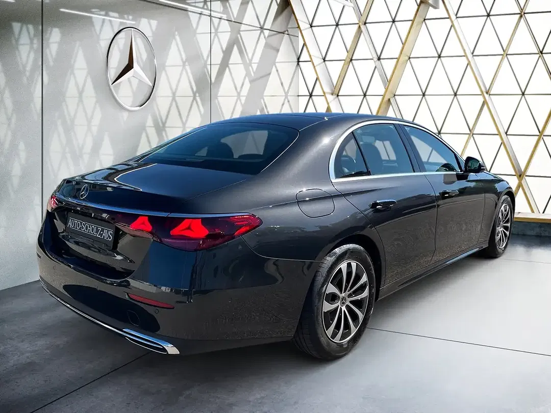 Mercedes-Benz E 200 - Thumbnail 14