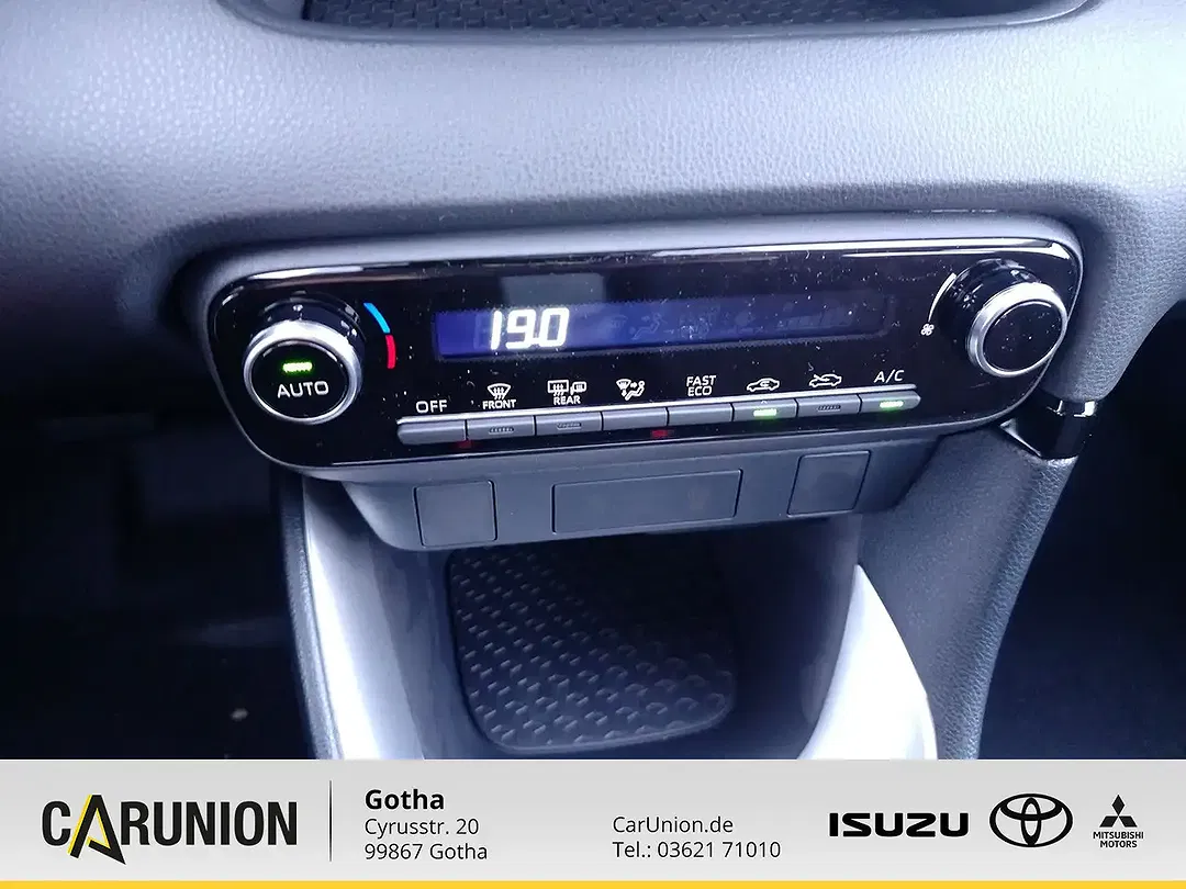 Toyota Yaris - Thumbnail 12