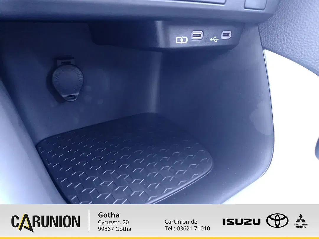 Toyota Yaris - Thumbnail 13