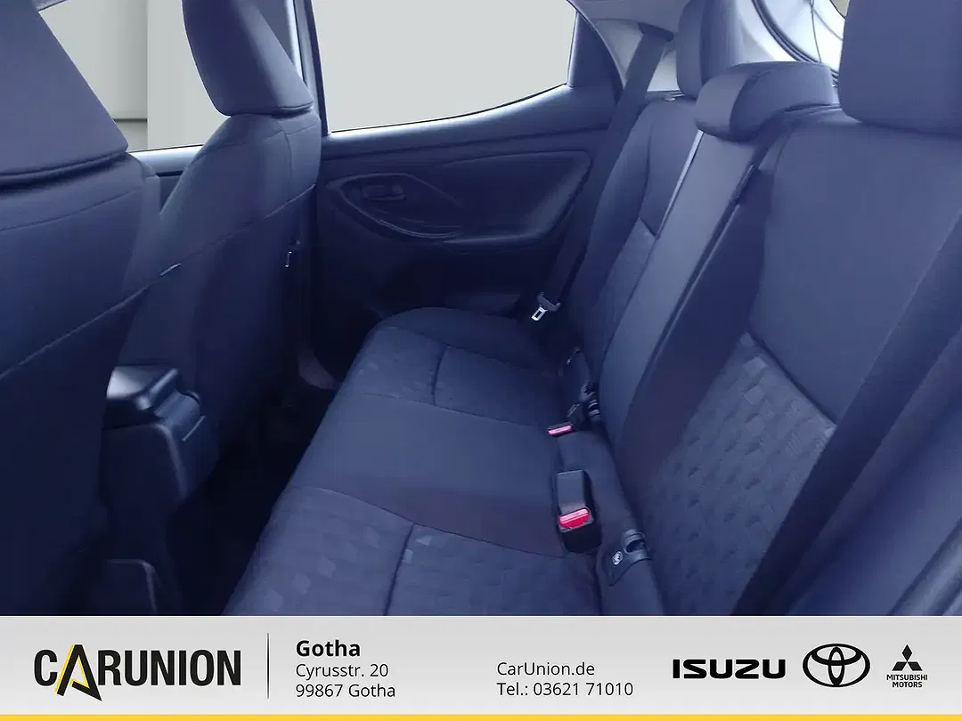 Toyota Yaris - Thumbnail 8