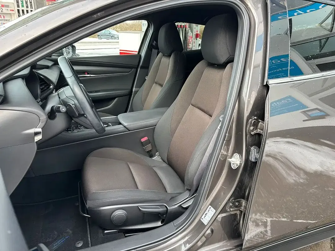 Mazda 3 - Thumbnail 10