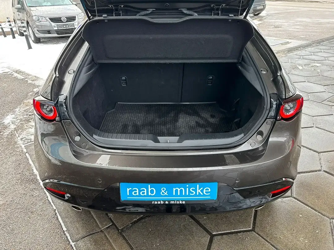 Mazda 3 - Thumbnail 13